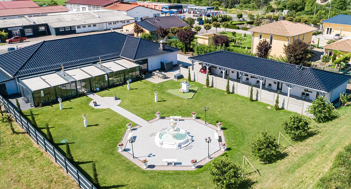 Villa Restaurant Soemmerda Aussenansicht von hinten mit Garten