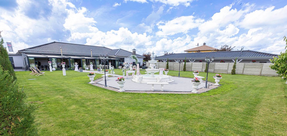 Aussenbereich Villa Restaurant Soemmerda Garten